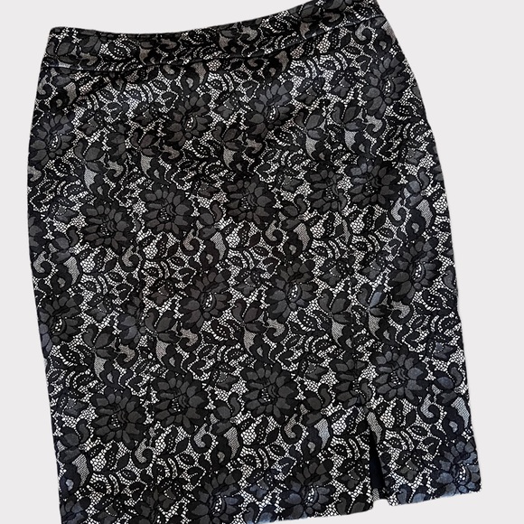 Worthington Dresses & Skirts - NEW Worthington Petite Stretch Black Floral Lace Knee Length Pencil Skirt 6P